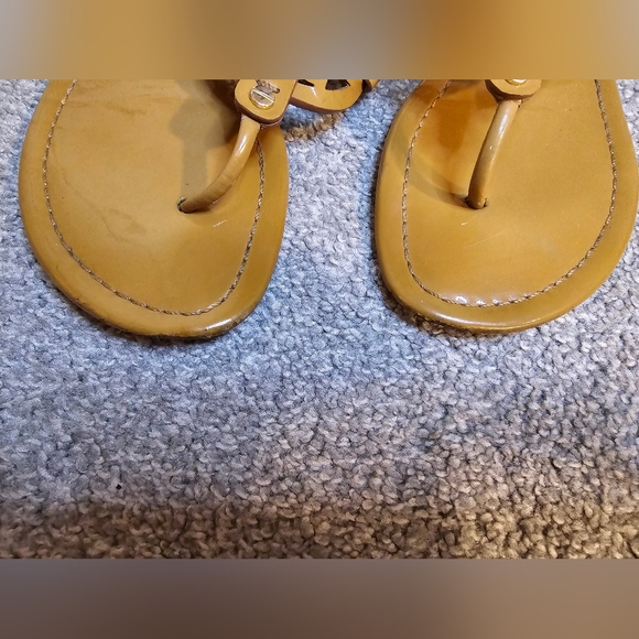 Tory Burch Dark Beige Leather Flat Flip Flops Size 9.5 Preppy Girlhoodcore - Picture 10 of 12